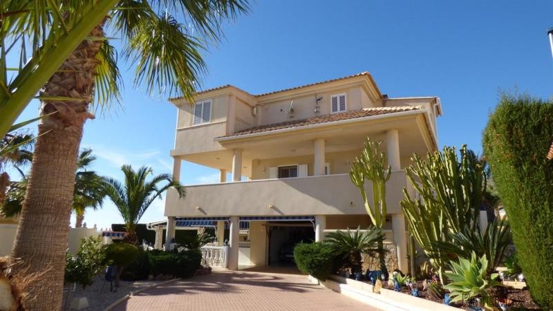 4 Bedrooms - Chalet - Murcia - For Sale
