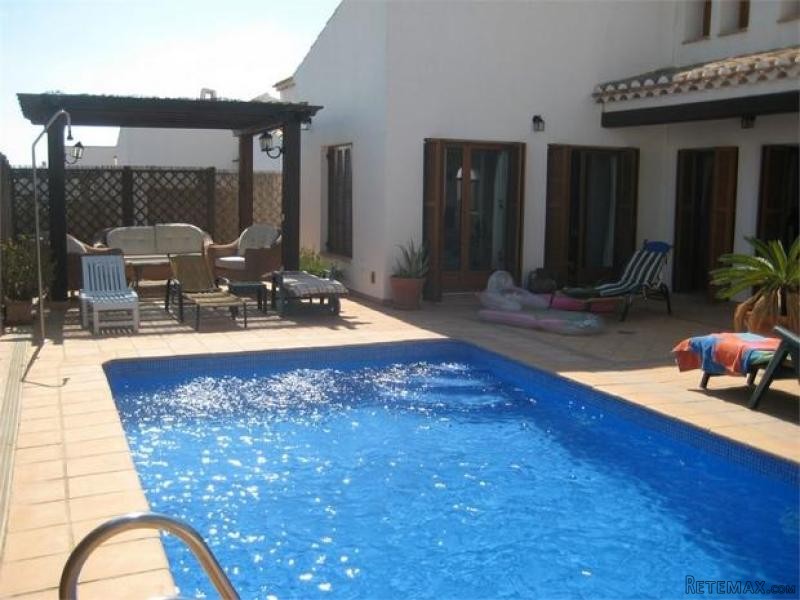 3 bedroom detached house for sale - 2