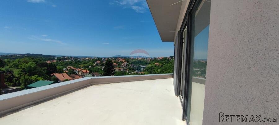 Zagreb, Črnomerec-Mikulići, stambena zgrada s dva troiposobn