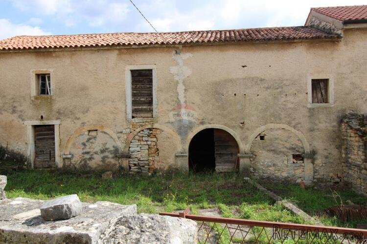 Istra, Poreč, Okolica- kamena kuća s okućnicom