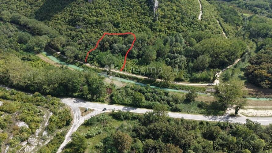 Pojoprivredno zemljište 1002 m2, uz rijeku Mirnu - 2