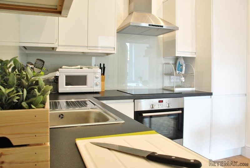 Twin for couple near West Hampstead.. - 2