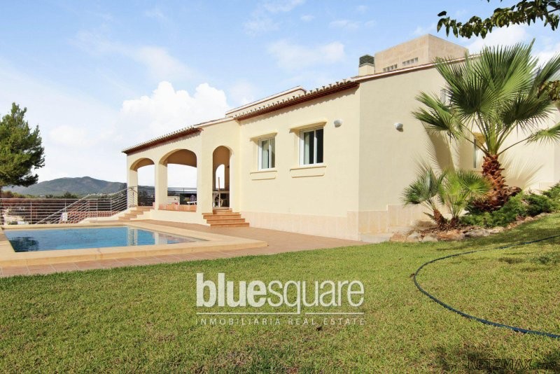 Superb 4 bedroom villa - 2