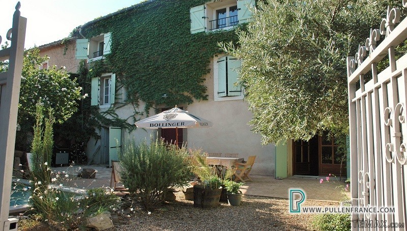 Impressive 5 Bed Winegrowers' House..