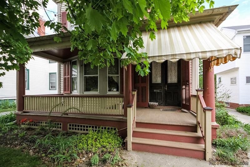 3 bedroom House For Sale: 16 Park St.. - 2