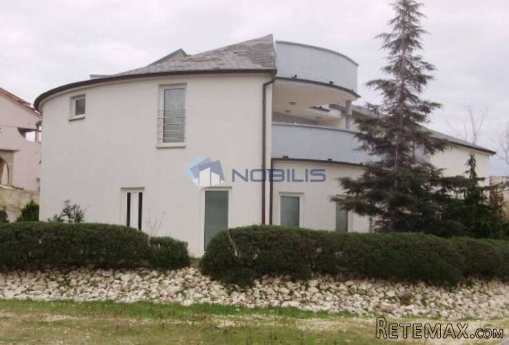 Rab - Lopar, kuća 418 m2 s okućnicom 1555 m2 - 2