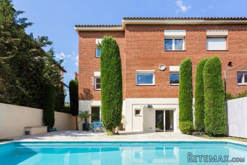 Magnificent house with private pool and..