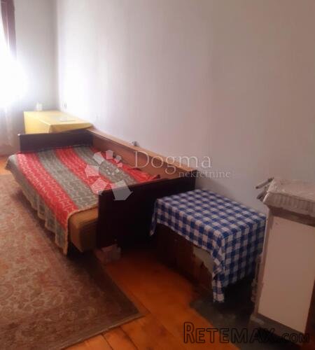 Kuća sa poslovnim prostorom i stanom u centru Plaškog - 5