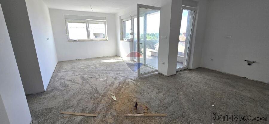 Rovinj, stan u novogradnji 77 m2 + vlastita krovna terasa 77