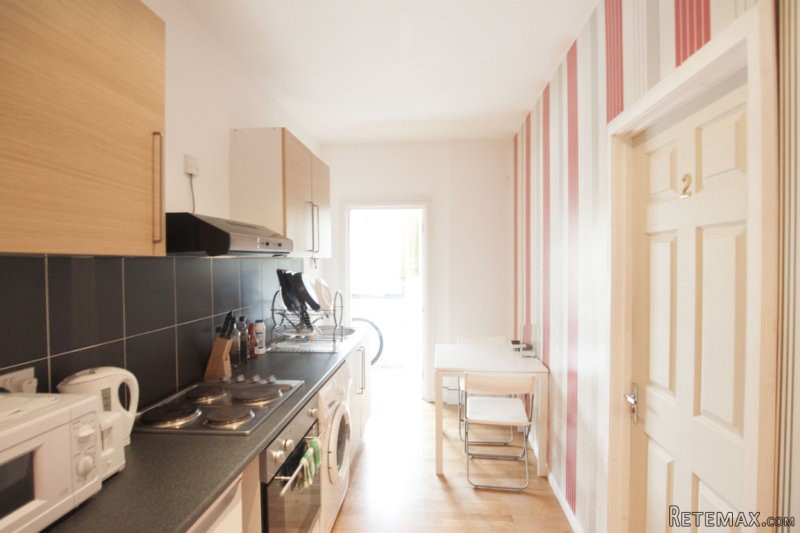 Single with double bed near Canary.. - 2