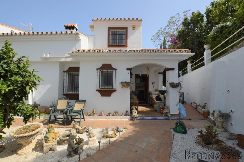 4 Bedrooms - Villa - Malaga - For Sale