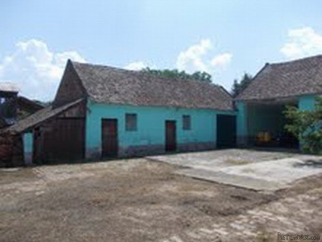 Prodajem kucu u centru Barande - 2