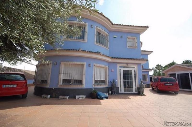 5 bedroom detached house for sale - 2