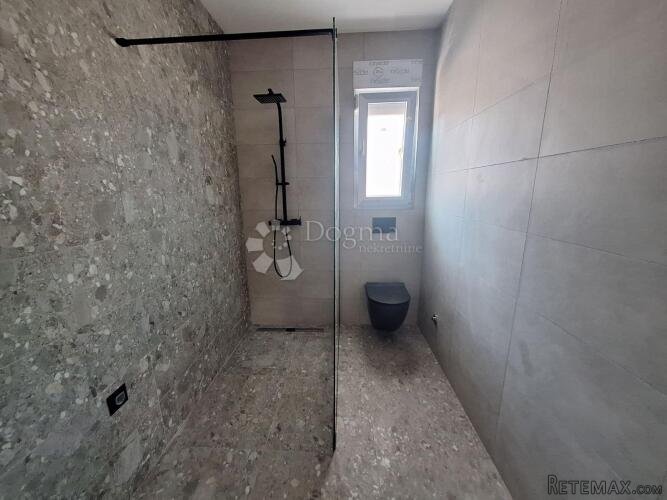 Novogradnja, apartman u prizemlju sa okućnicom, 120 m od mor - 3