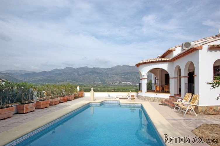 Modern villa only 1 km from the village of Orba, Costa..