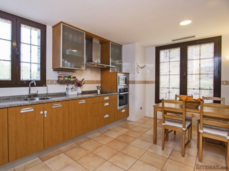 Semi-Detached House In Quiet Location - 2