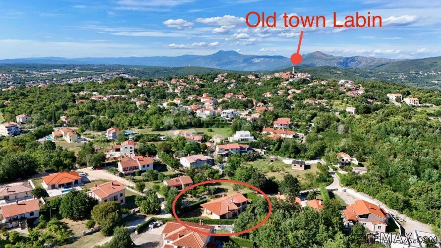 SAMO U NAŠOJ PONUDI! KVALITETNA OBITELJSKA KUĆA S GARAŽOM, 1