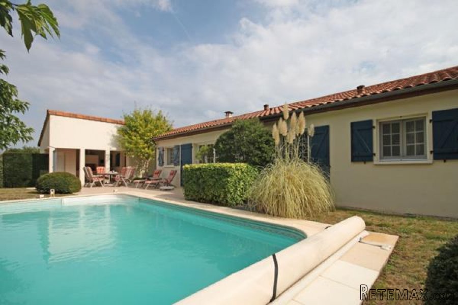 Les Forges (79) - Overlooking a golf course, modern bungalow.. - 2