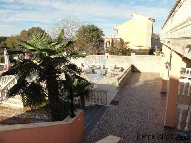 Istra, Medulin- Apartmanska kuća 150m od mora
