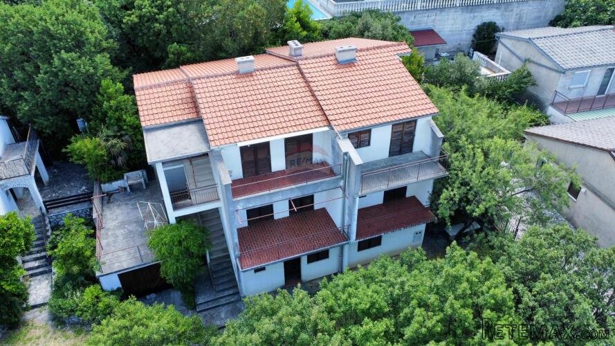 Novi Vinodolski, Klenovica, kuća sa 6 stanova
