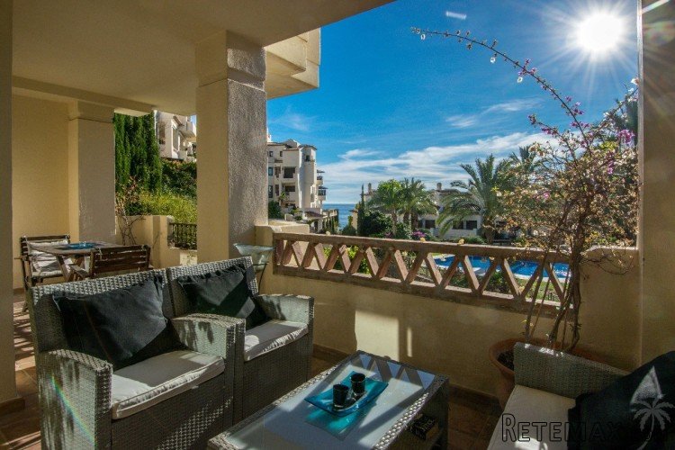 This fantastic apartment with sea views is located in a..