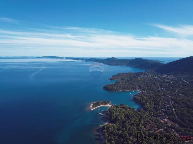Veli Lošinj, Poljoprivredno zemljište sa maslinikom