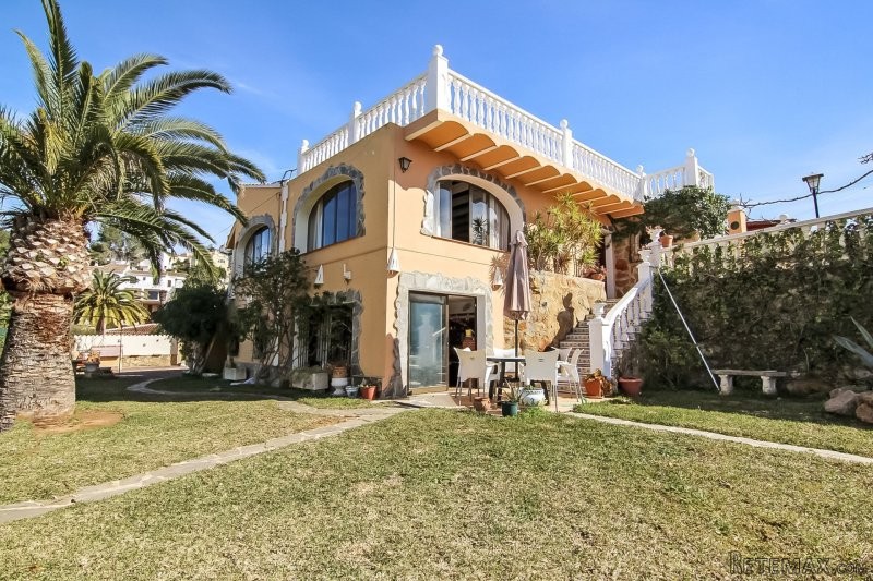 Spacious 3 bedroom villa in Javea