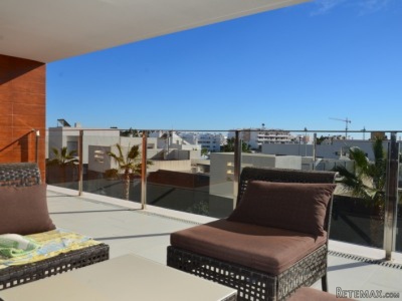 2 bedroom, 2 bathroom Apartment, (build..