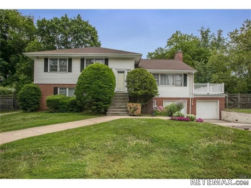 4 bedroom House For Sale: 2 Glen Oaks..
