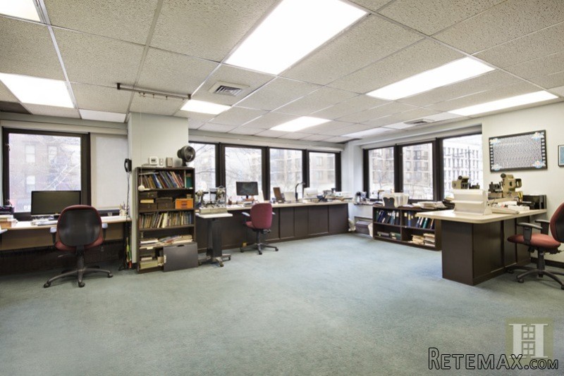 4 bedroom Apartment For Sale: 245 EAST..
