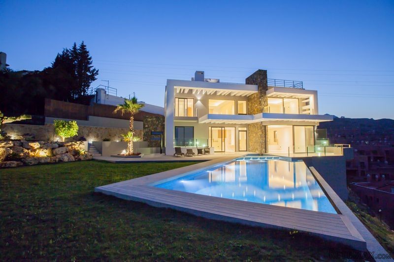 6 Bedrooms - Villas - Malaga - For Sale