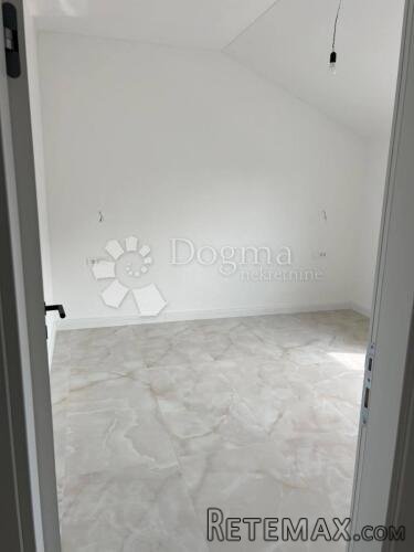 Kuća u kamenu sa bazenom - 10