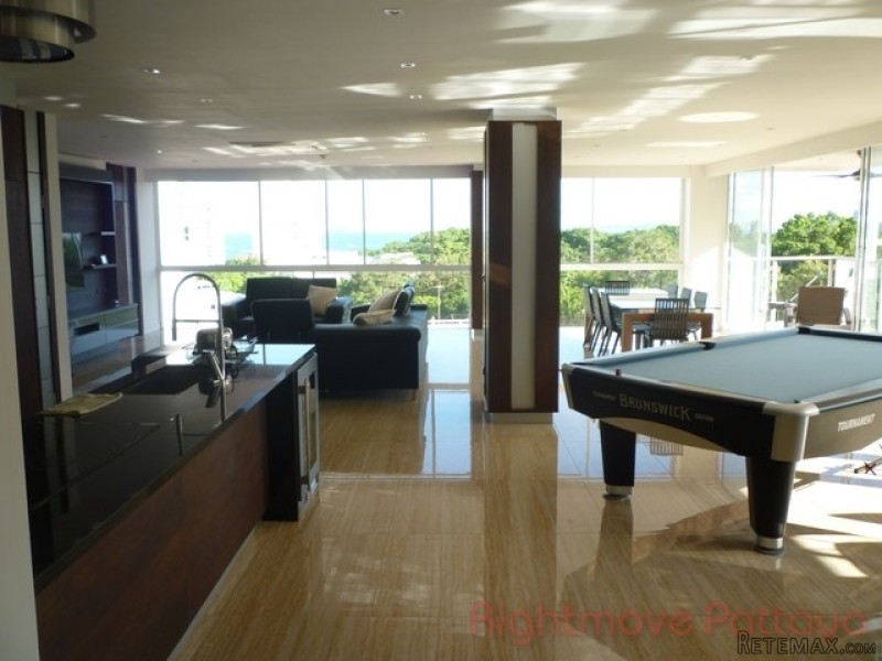 2 Bedroom Condo for sale in Pratumnak -..