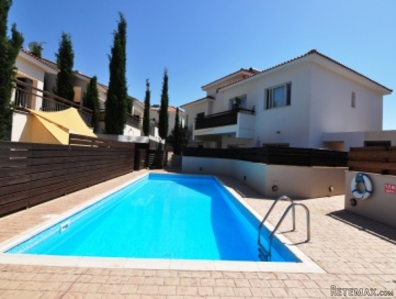 3 Bedroom Apartment With Communal..