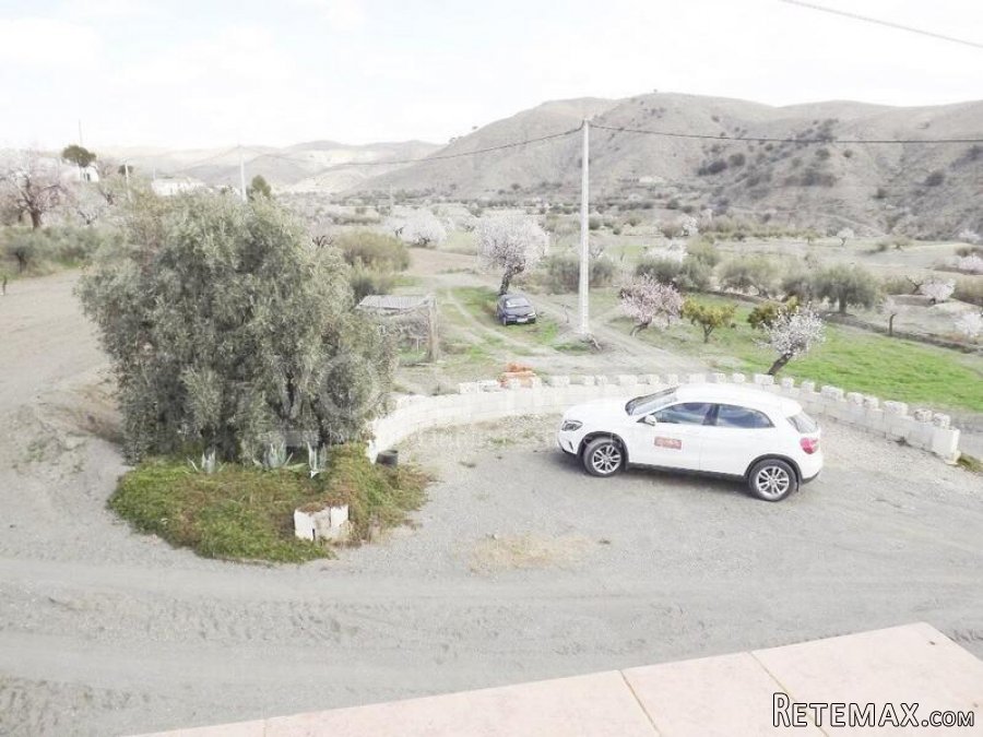 Large 180m2, semi-detached (but private) family home or B&B.. - 11