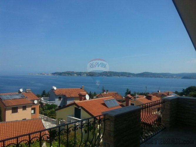 STAN 85M2 NA ATRAKTIVNOJ LOKACIJI,150m OD MORA,POGLED