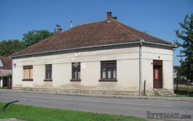 Šarmantna kuća puna potencijala!