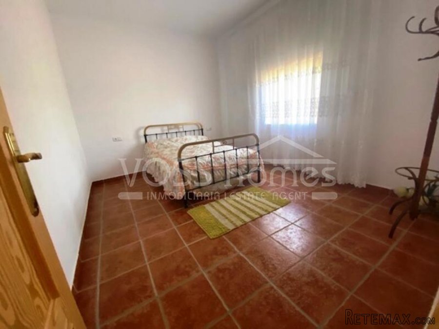 Attractive country property with 2 bedrooms & 1 bathroom.. - 12