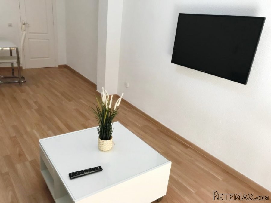 La casa tiene 3 dormitorios, 2 baños y un pequeño b.. - 2