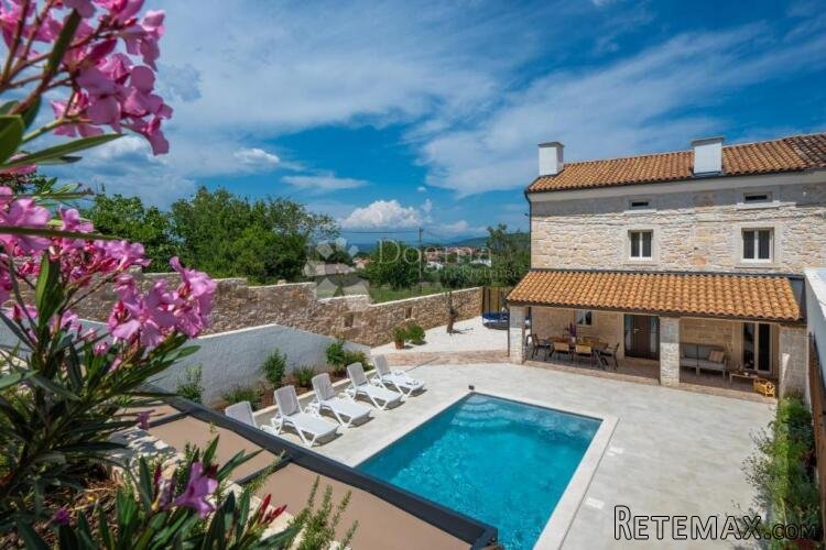 Renovirana kamena ljepotica s daškom Istarske regije - 2 KM