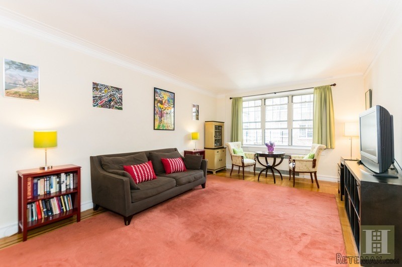 2 bedroom Apartment For Sale: 720 FT..
