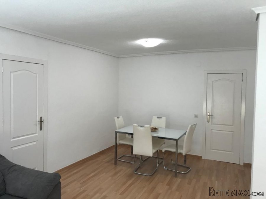 La casa tiene 3 dormitorios, 2 baños y un pequeño b.. - 3