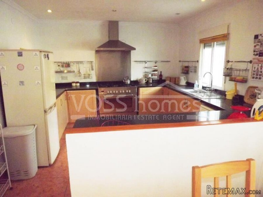 Large 180m2, semi-detached (but private) family home or B&B.. - 13