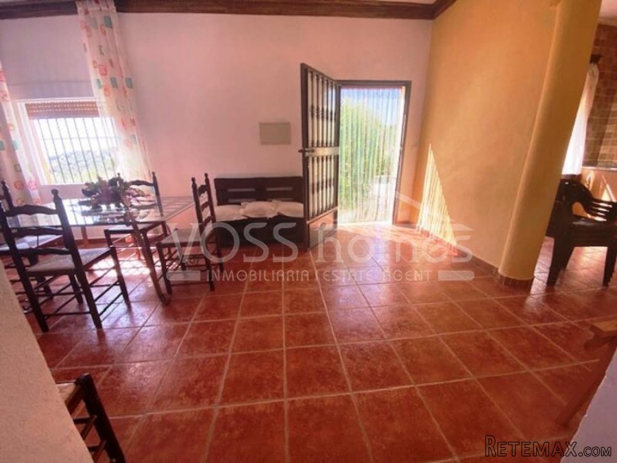 Attractive country property with 2 bedrooms & 1 bathroom.. - 14