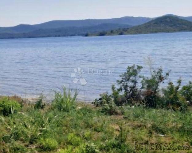 Hitno-zemljište sa građevinskom dozvolom, Starigrad