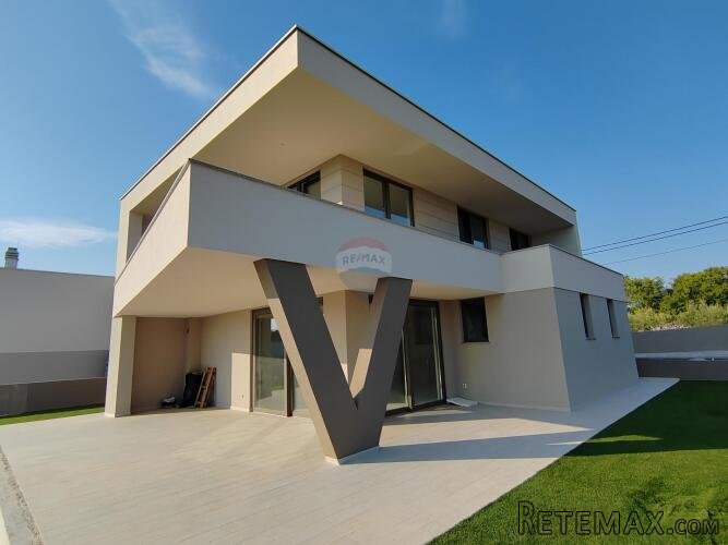 Otok Krk, villa u novogradnji s bazenom na odličnoj lokaciji