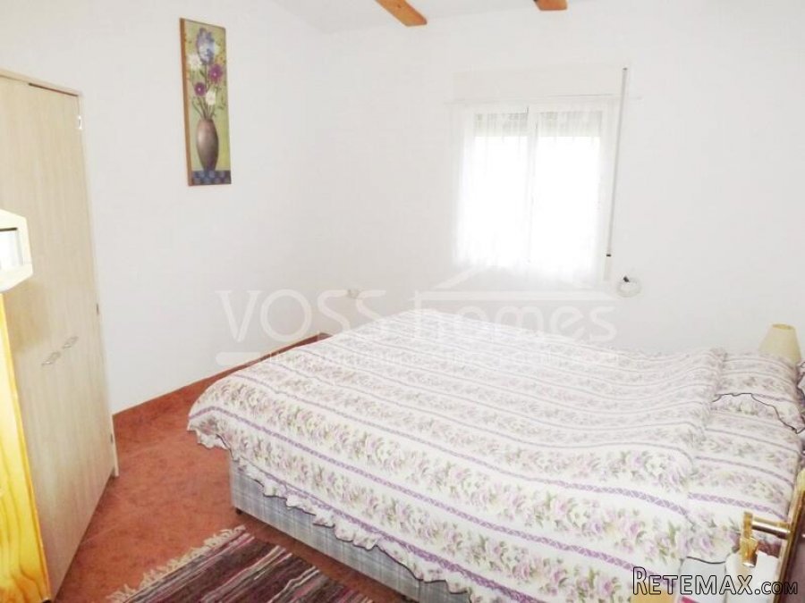 Large 180m2, semi-detached (but private) family home or B&B.. - 16
