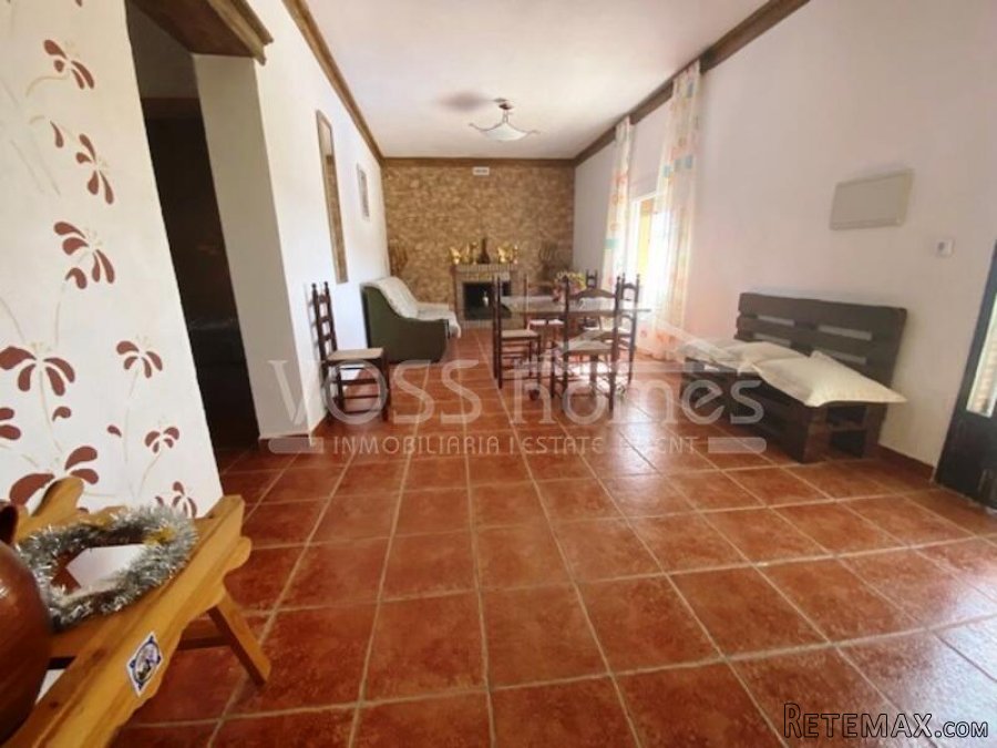 Attractive country property with 2 bedrooms & 1 bathroom.. - 17