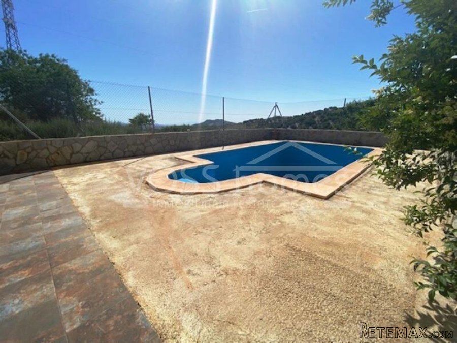 Attractive country property with 2 bedrooms & 1 bathroom.. - 18
