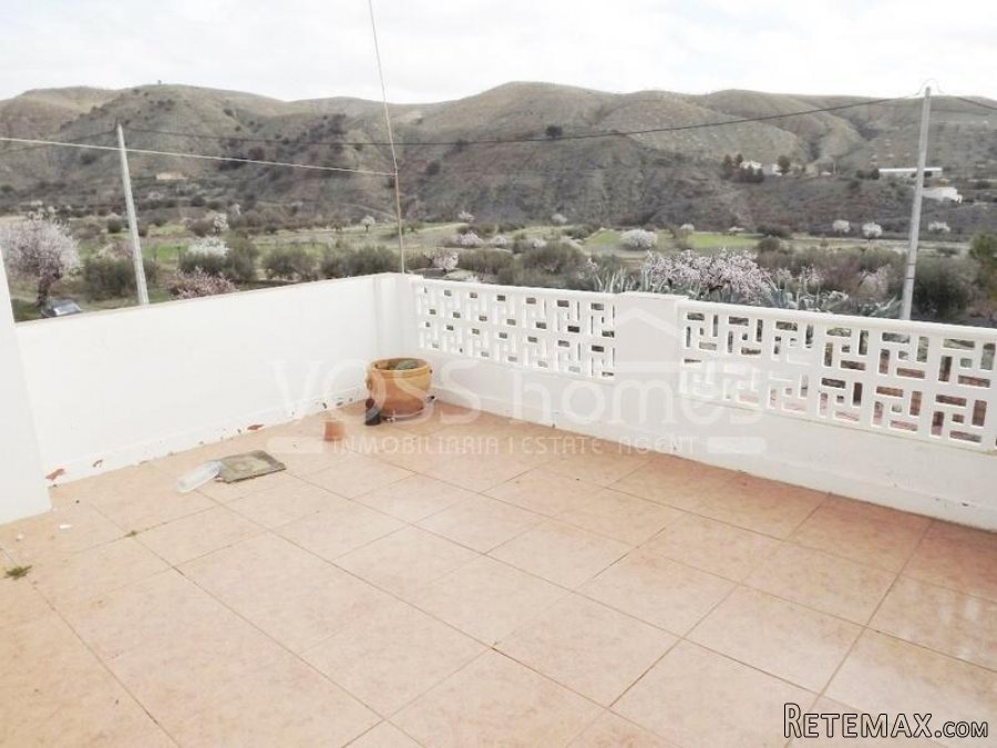 Large 180m2, semi-detached (but private) family home or B&B.. - 18